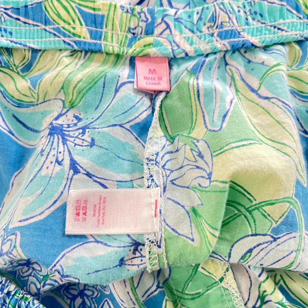 LILLY PULITZER  2 pc floral pajama set. - Picture 7 of 10